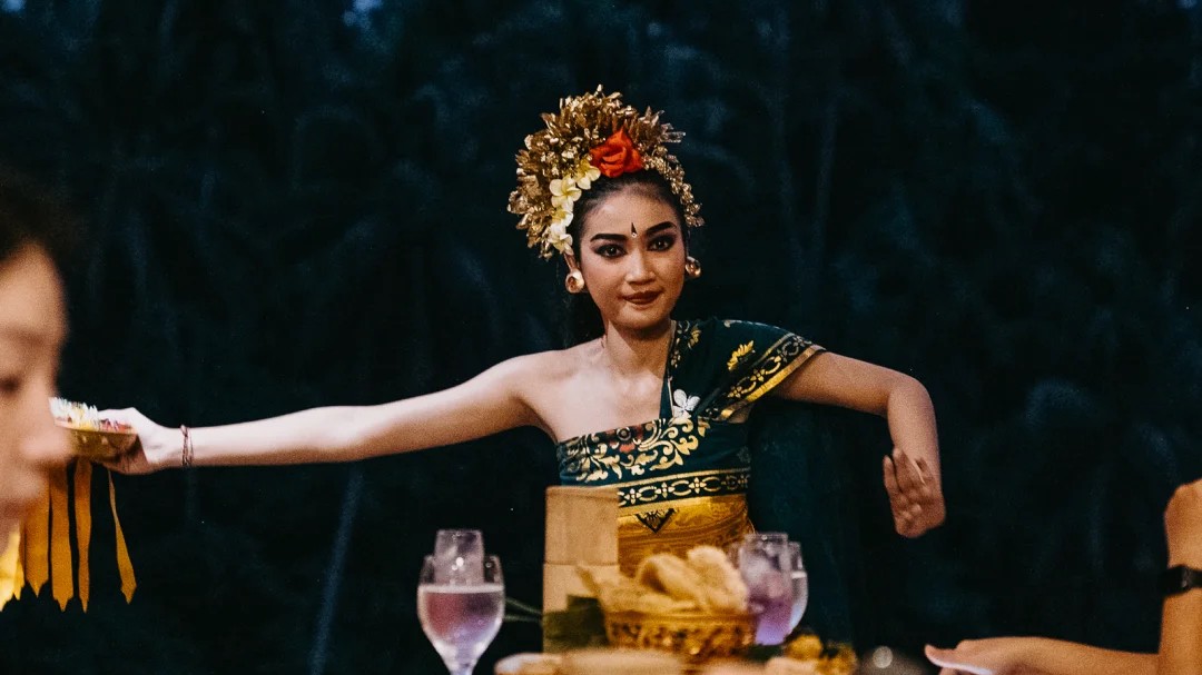 Cascades Restaurant- Salt Crust Balinese Dance