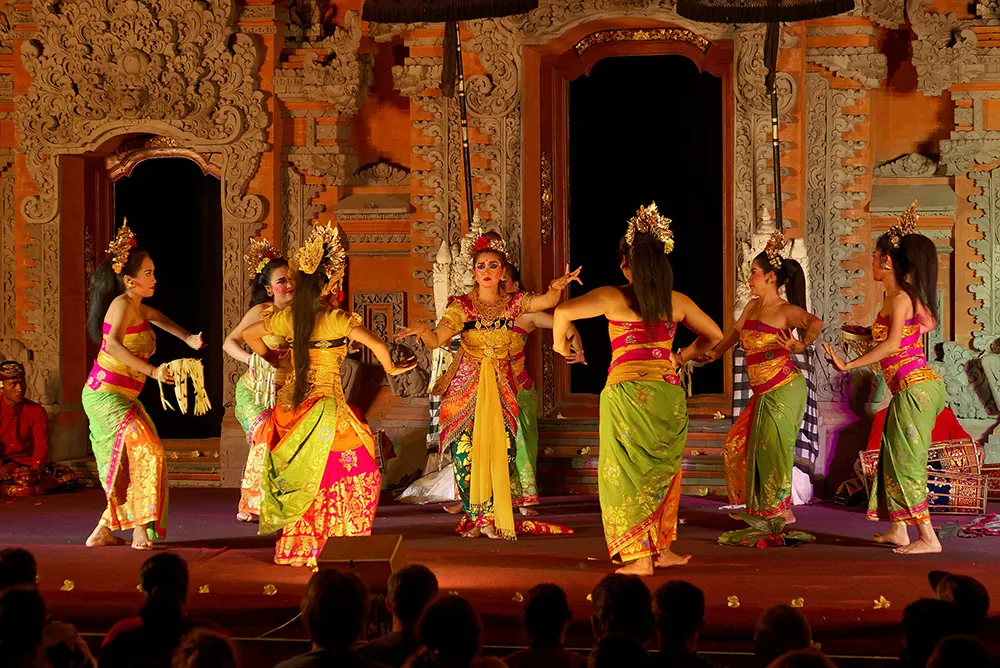 Balinese Dance Performance at Puri Saren