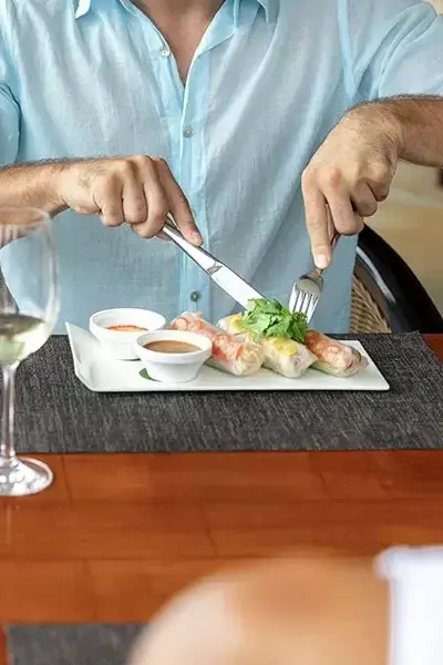 CasCades-Restaraunt-Guest-Lunch-Couple-2