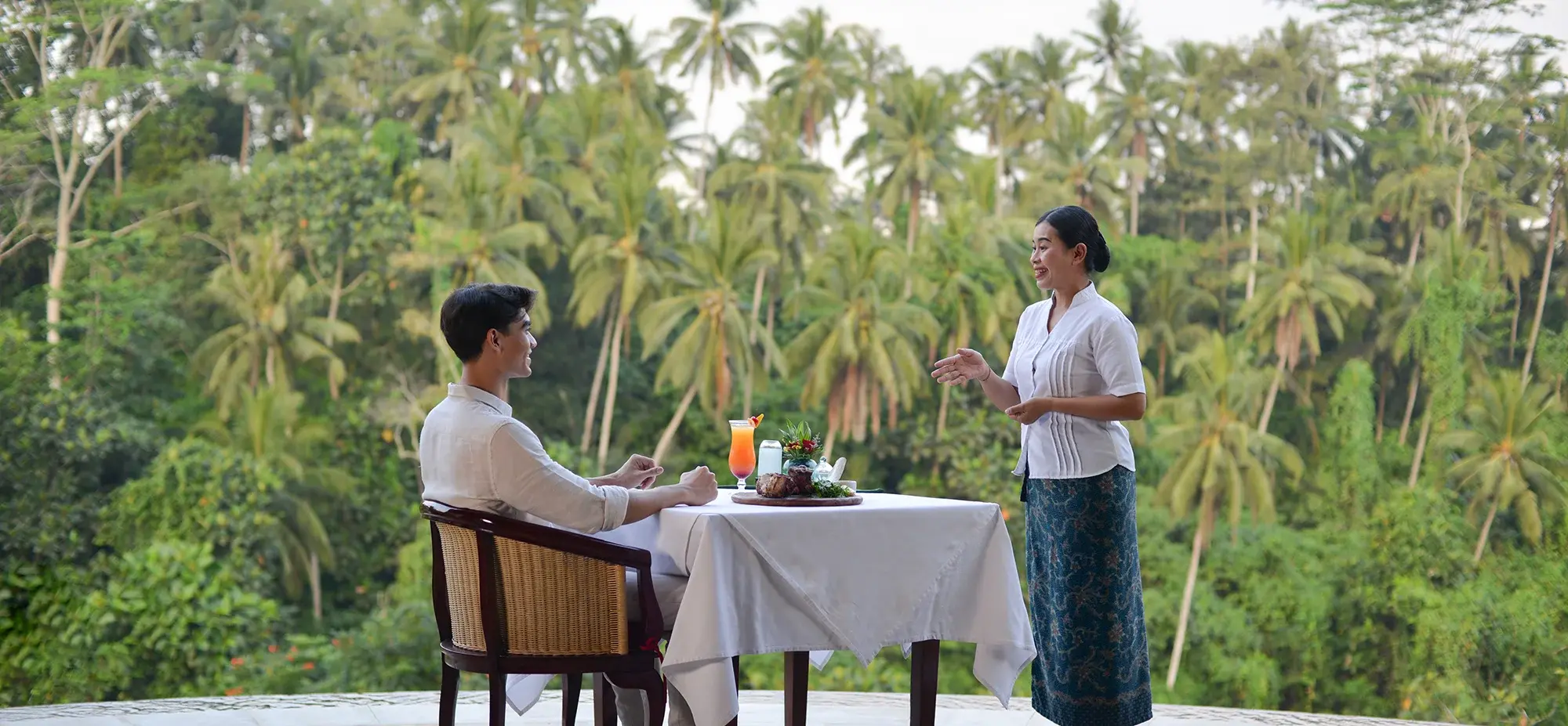 CasCades Restaurant - Services